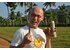 The photo shows Johannes Gutmann holding cinnamon bark in his hands.