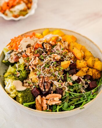 Gemüsebowl mit Dinkelreis | © SONNENTOR